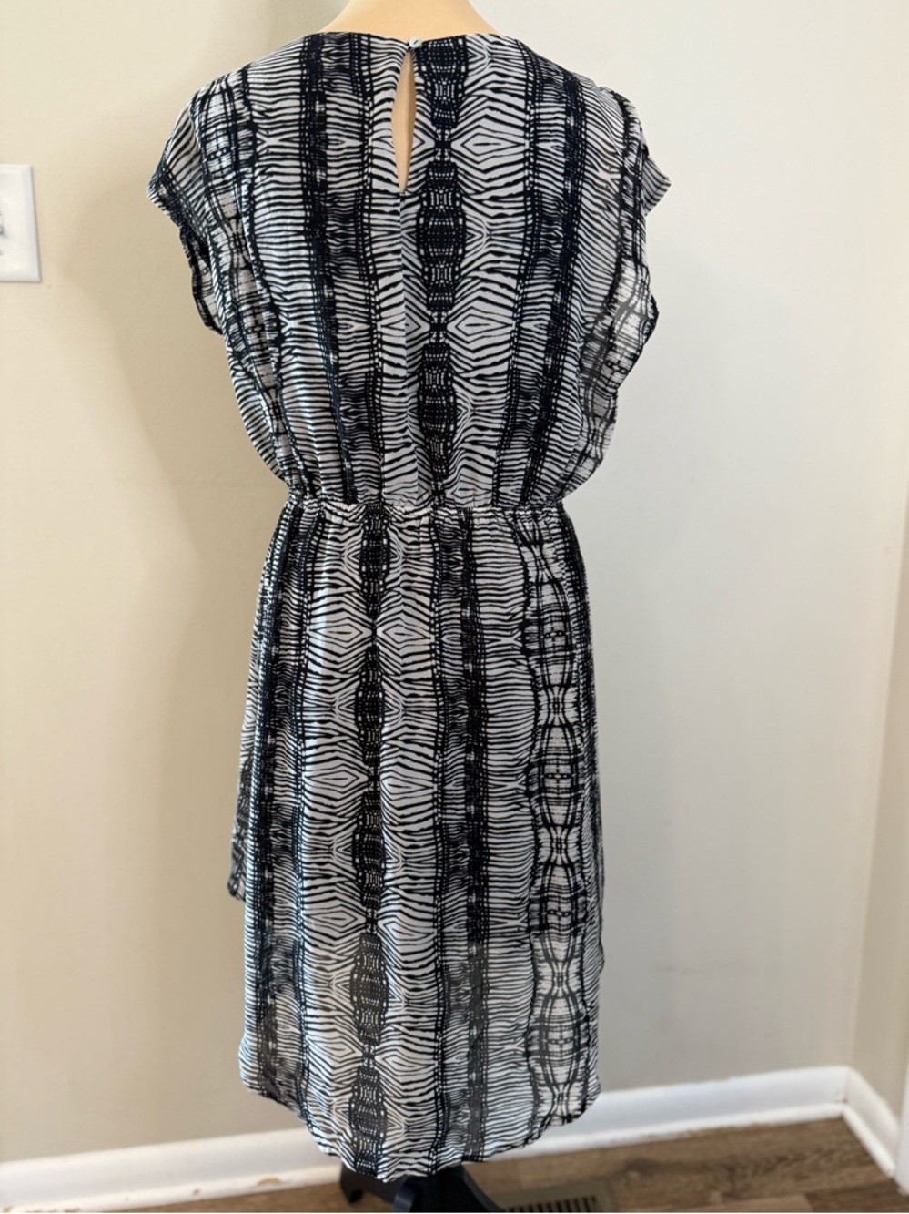 Nine Bird black & white mini dress abstract stripes cap sleeves SZ LG - Picture 4 of 13